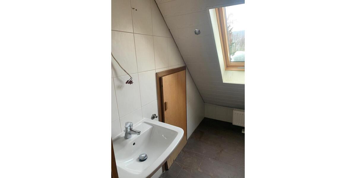 Einfamilienhaus Lohra - 9 Zimmer, 215 m&sup2;, 1.900&euro; | Angebot:25293721