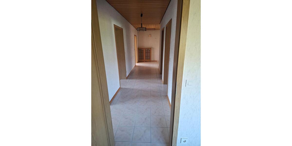 Einfamilienhaus Lahnau - 9 Zimmer, 229 m&sup2;, 490.000&euro; | Angebot:27085936