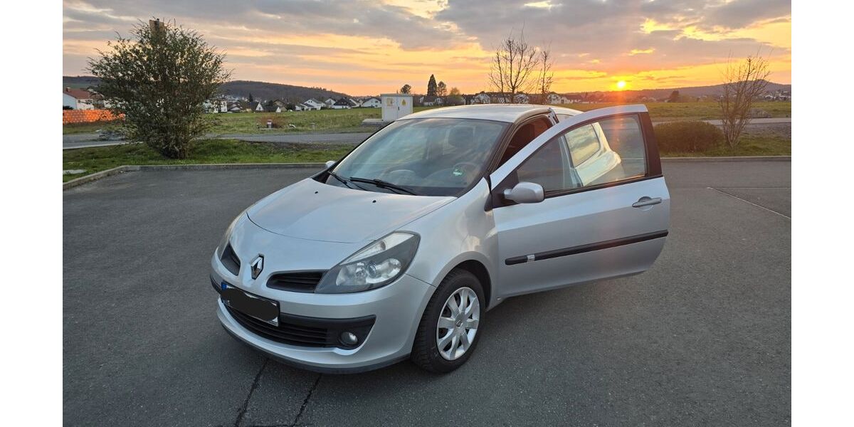 Renault Clio 126.134 km 2.000 &euro; Hüttenberg 35625