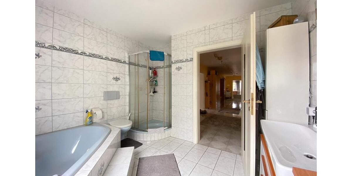 Etagenwohnung Buseck - 6 Zimmer, 208 m&sup2;, 1.200&euro; | Angebot:25919020