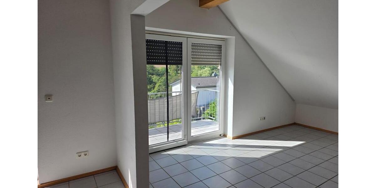 Dachgeschoßwohnung Fronhausen - 3.5 Zimmer, 105 m&sup2;, 1.150&euro; | Angebot:25871868